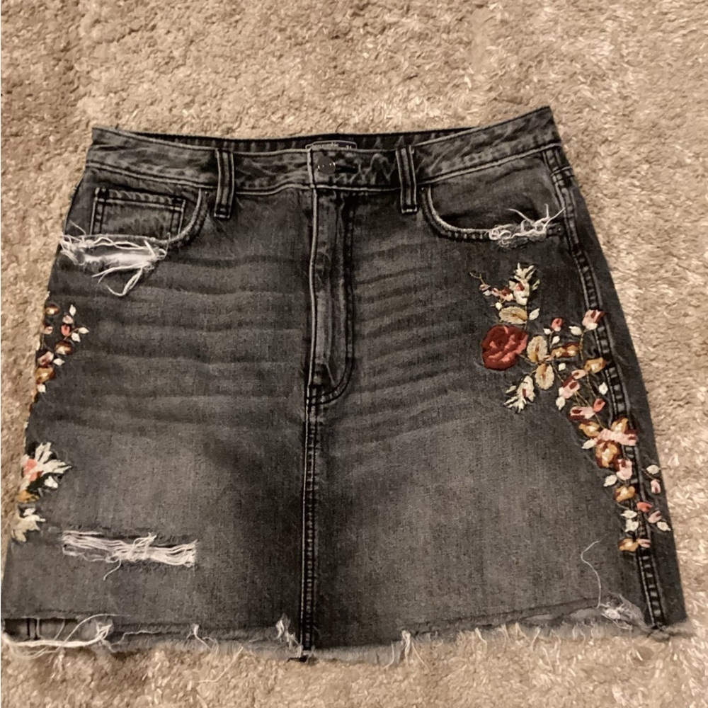 Abercrombie & Fitch Denim Cut Off Mini Skirt Embroidered Distressed Women's 31